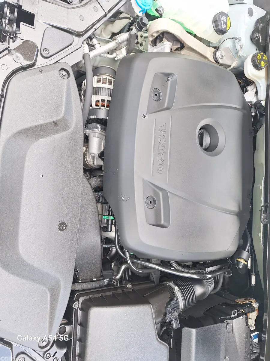 Volvo V40 Hatchback, Petrol, 2019, Blue