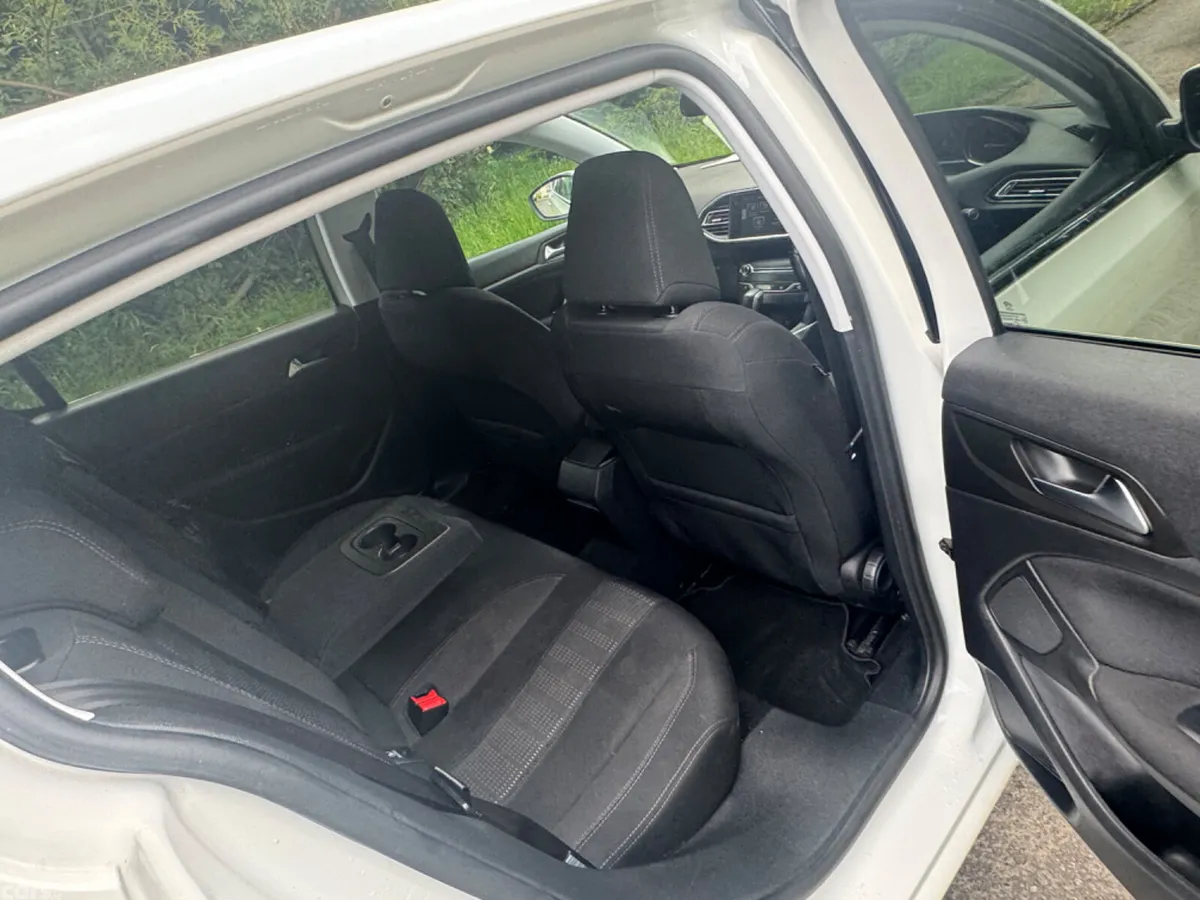 Peugeot 308 Hatchback, Petrol, 2016, White