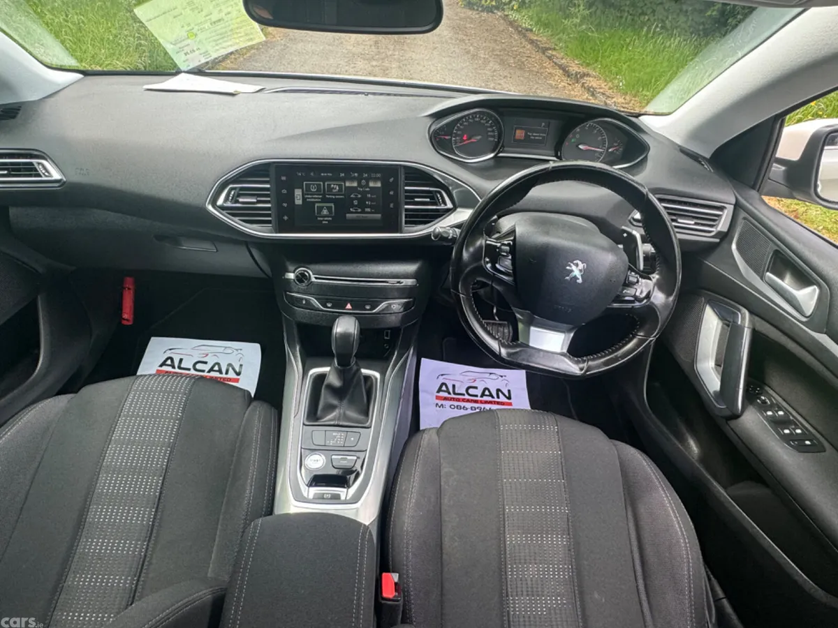 Peugeot 308 Hatchback, Petrol, 2016, White