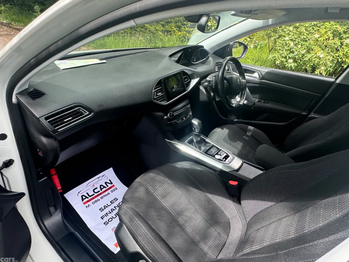 Peugeot 308 Hatchback, Petrol, 2016, White