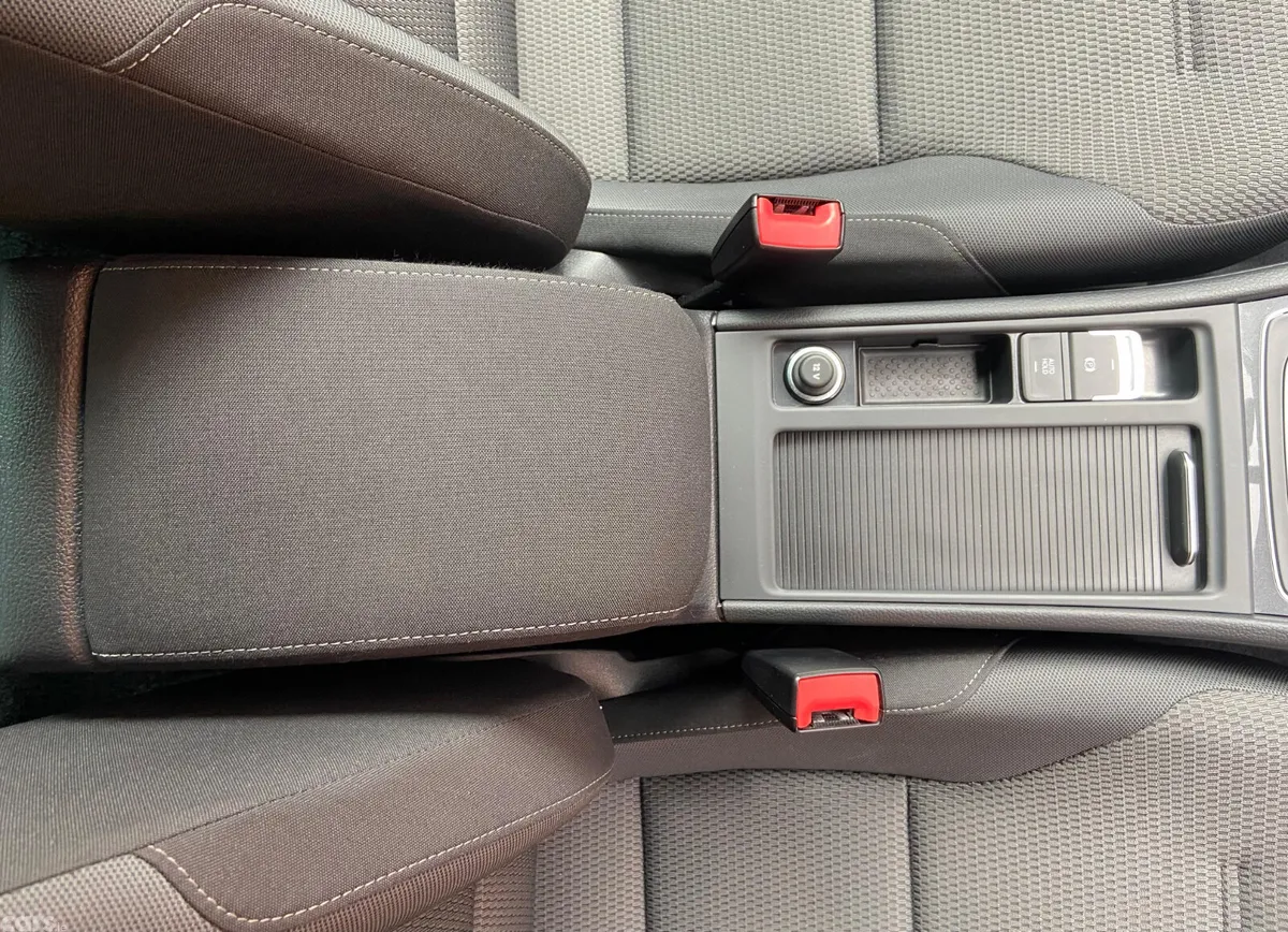 Volkswagen Golf Hatchback, Petrol, 2019, Red