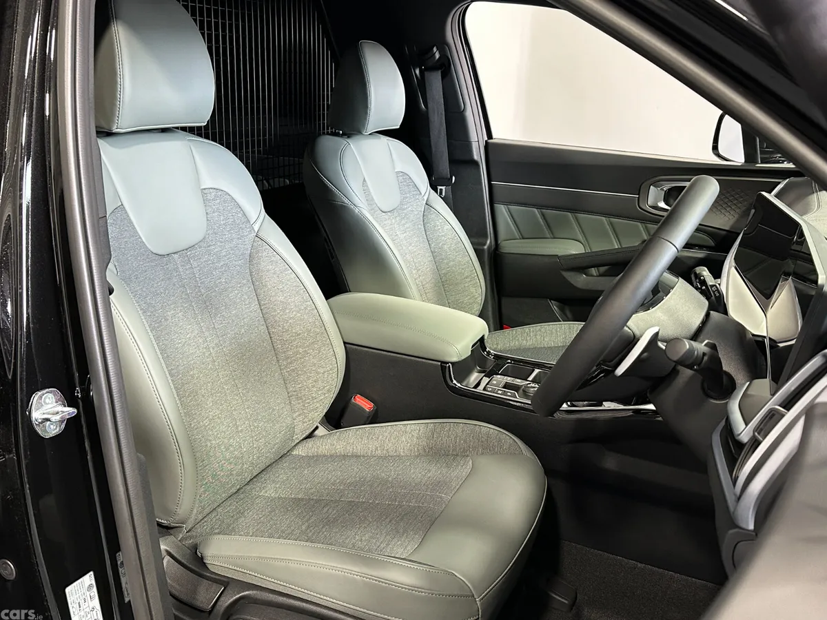 Kia Sorento Van, Diesel, 2026, Black