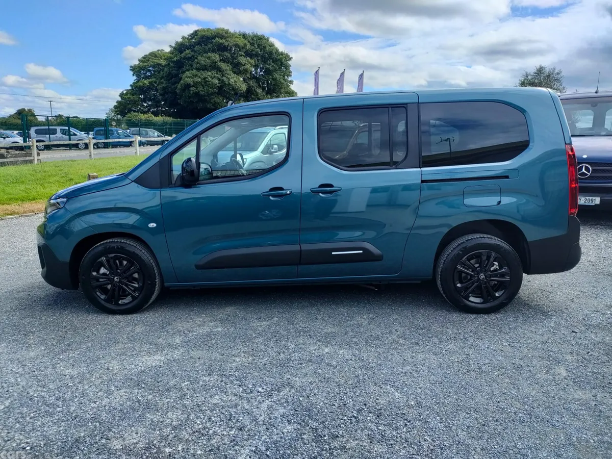 Citroen Berlingo Multispace MPV, Diesel, 2027, Blue