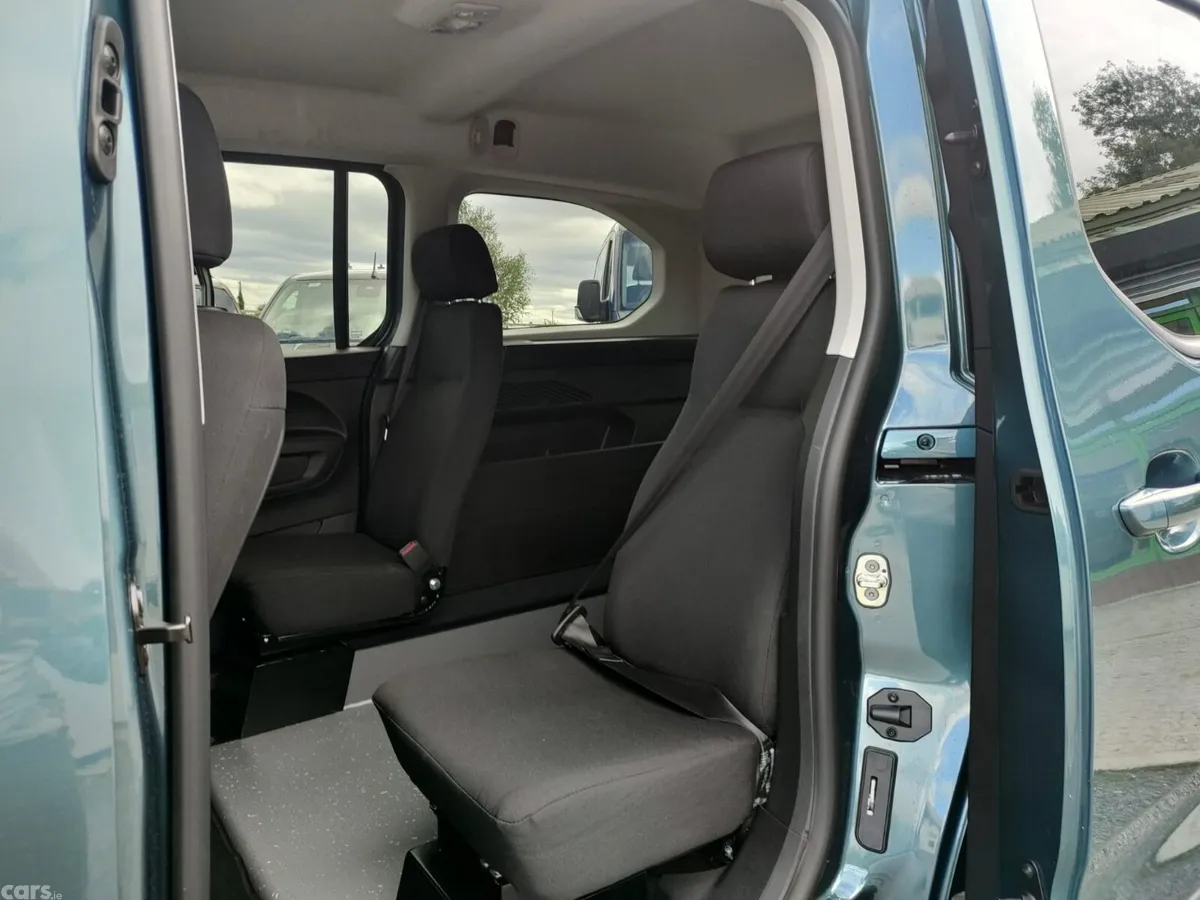 Citroen Berlingo Multispace MPV, Diesel, 2027, Blue