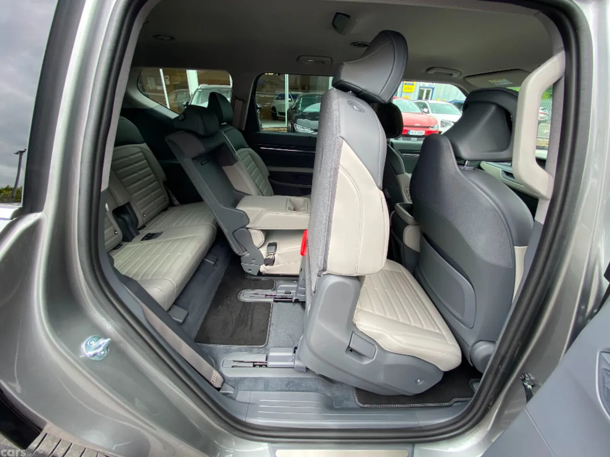 Kia EV9 SUV, Electric, 2026, Grey