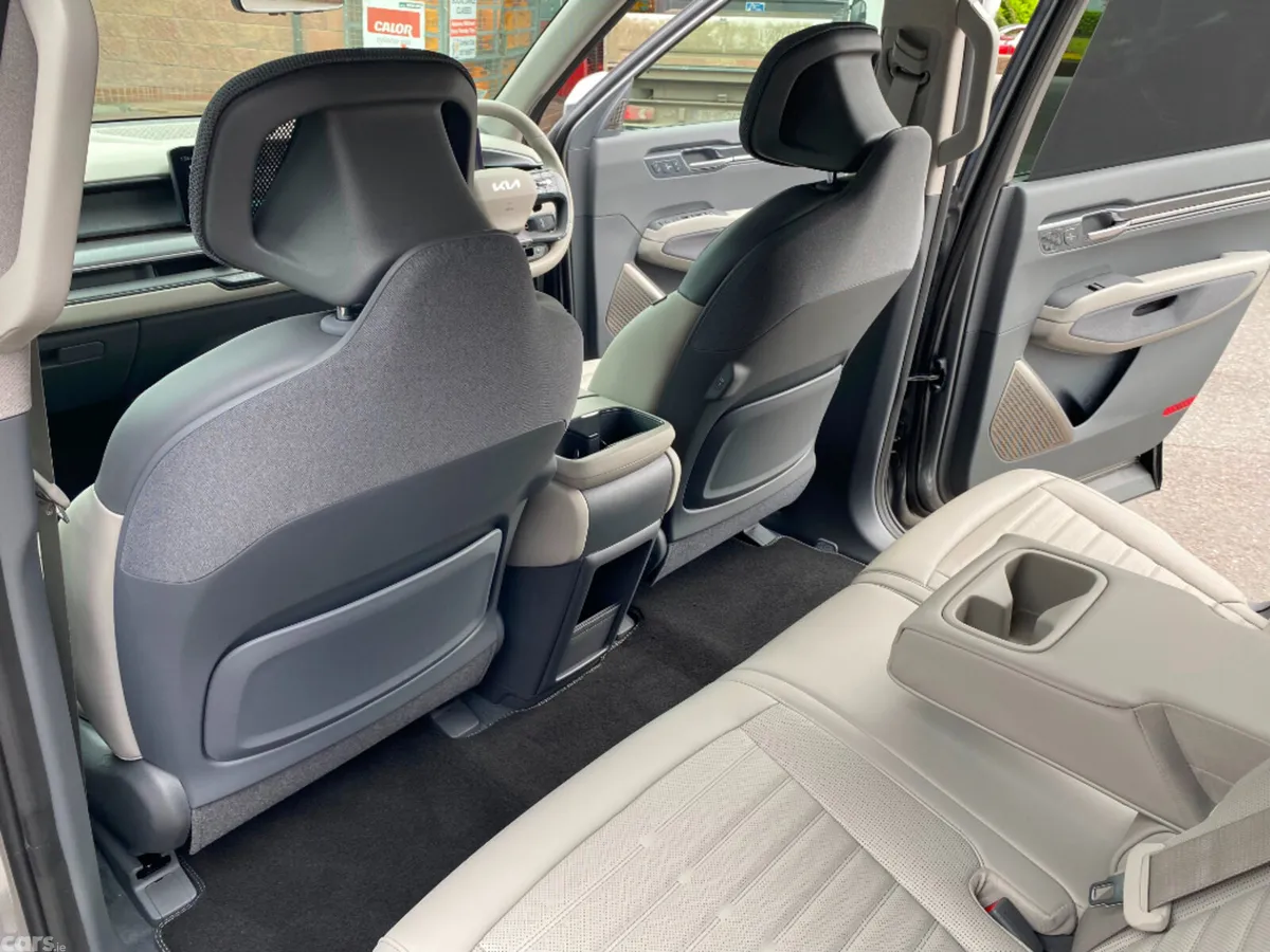 Kia EV9 SUV, Electric, 2026, Grey