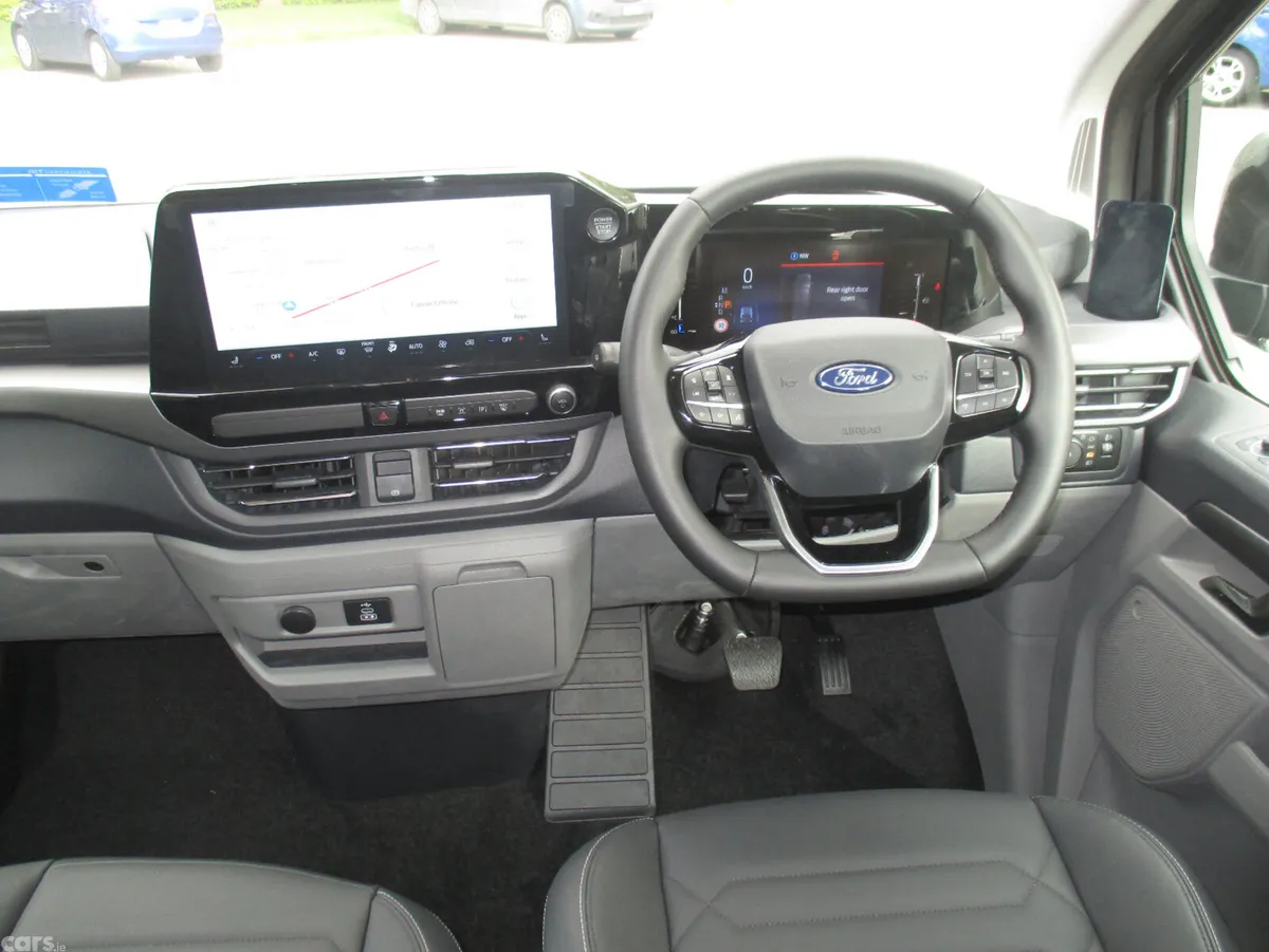 Ford Tourneo MPV, Diesel, 2026, Grey