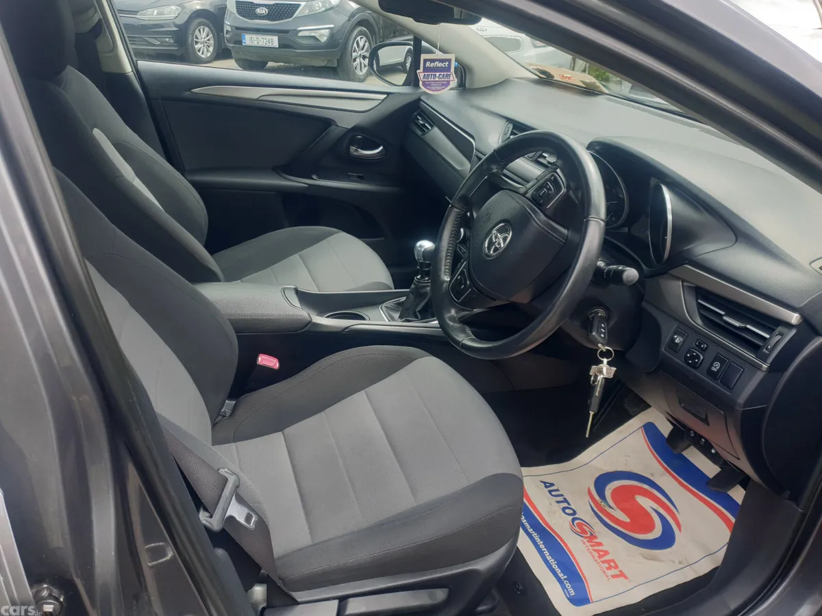 Toyota Avensis Saloon, Diesel, 2017, Grey