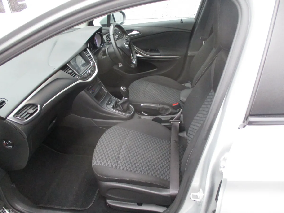 Vauxhall Astra Hatchback, Diesel, 2020, Silver
