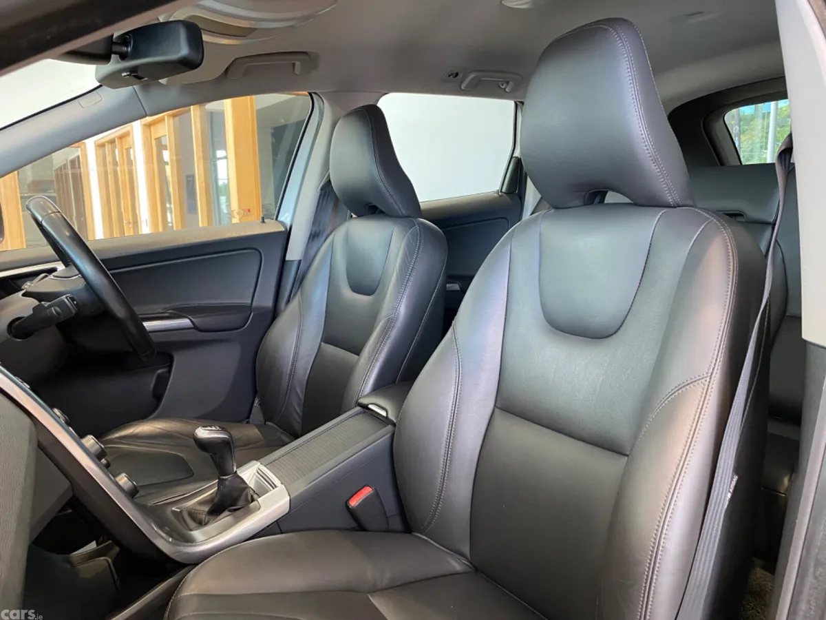 Volvo XC60 SUV, Diesel, 2016, White