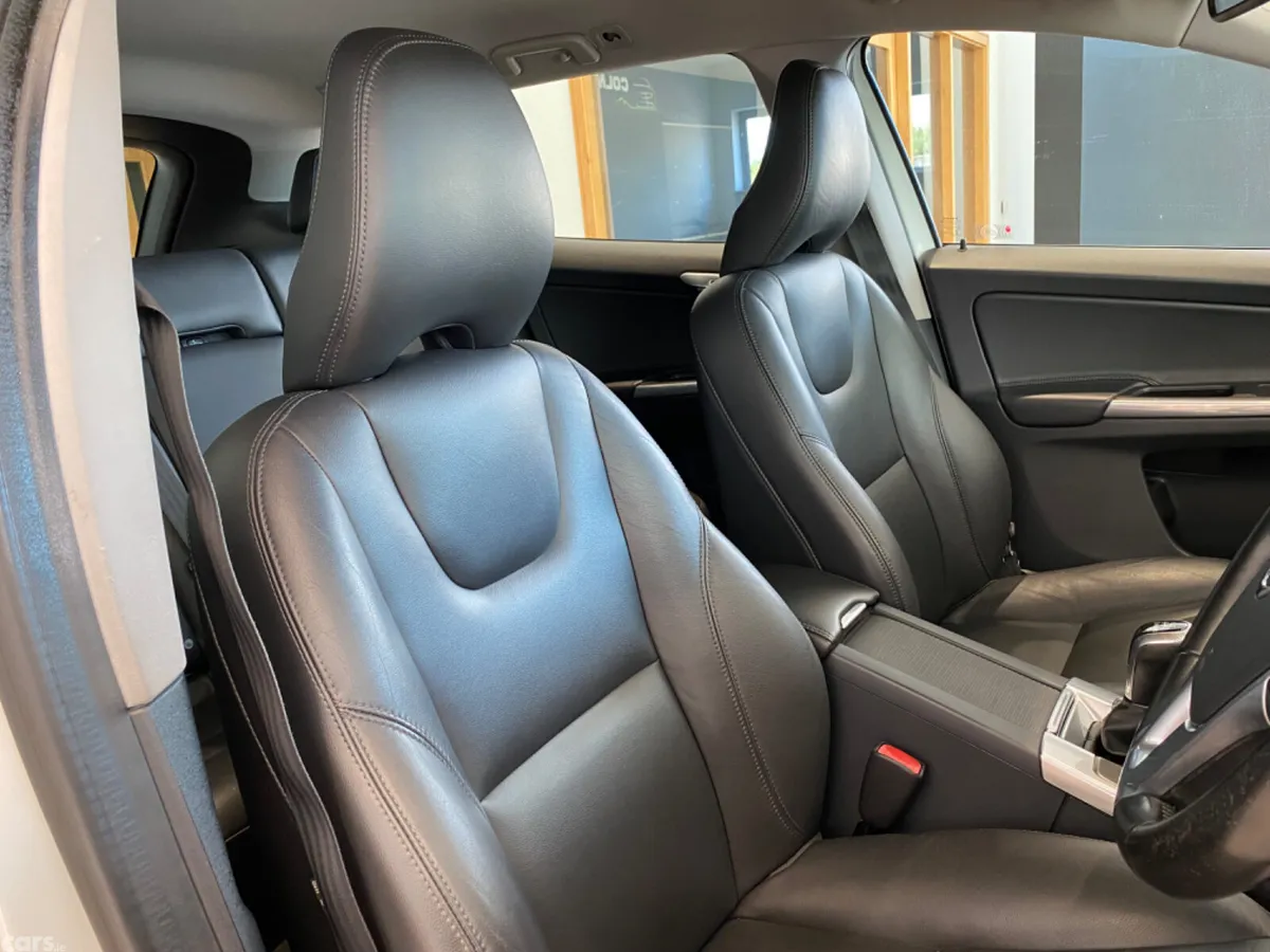 Volvo XC60 SUV, Diesel, 2016, White