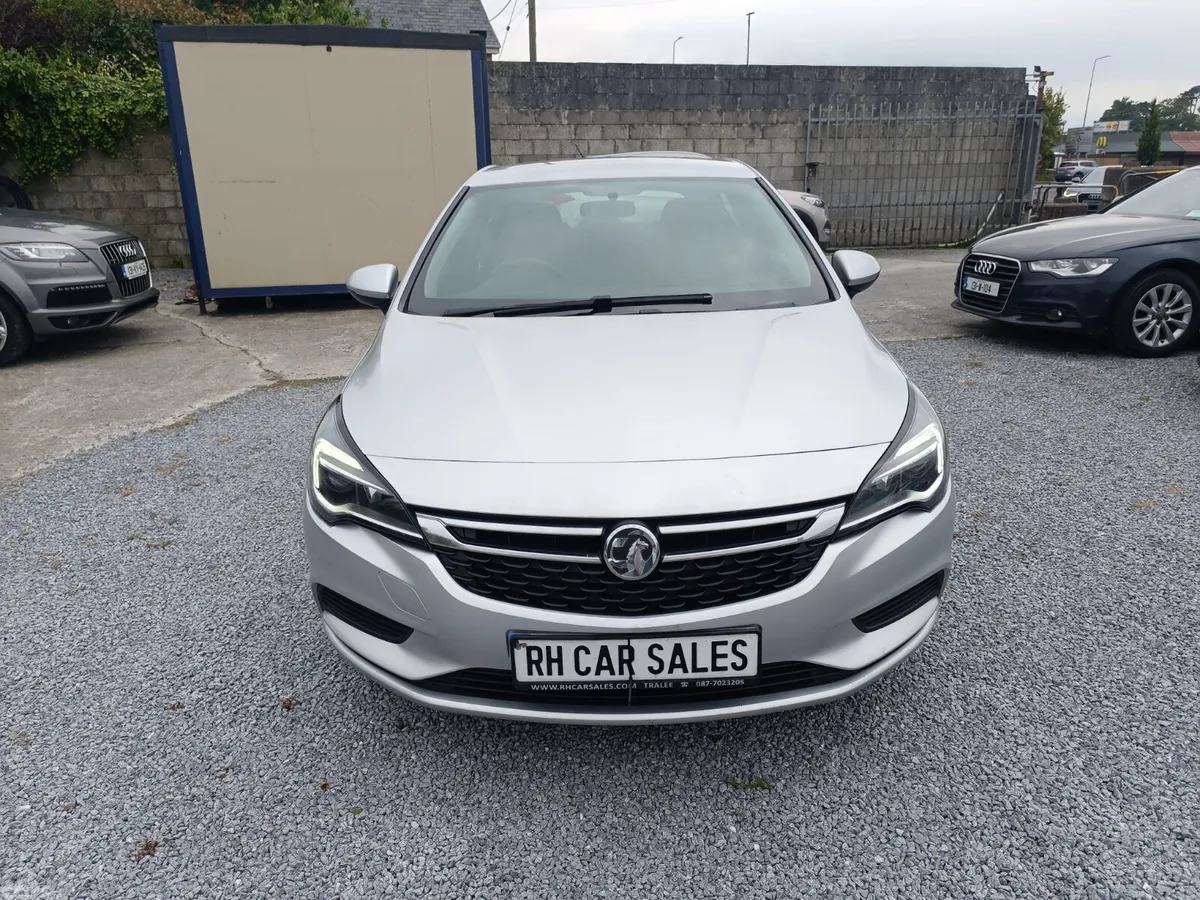 Vauxhall Astra Hatchback, Diesel, 2017, Silver