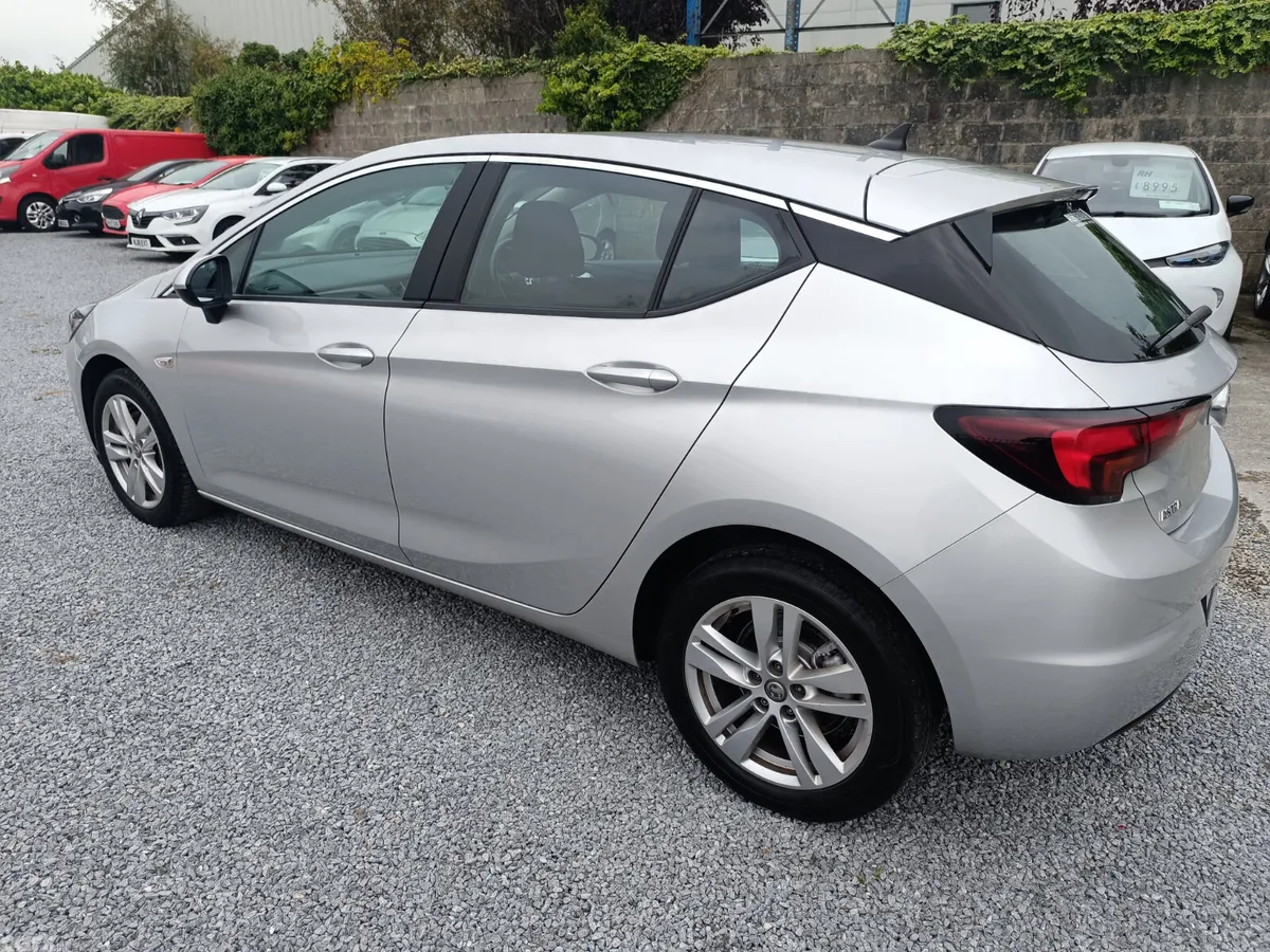 Vauxhall Astra Hatchback, Diesel, 2017, Silver