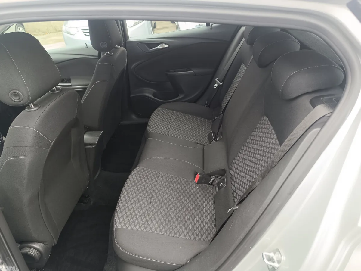 Vauxhall Astra Hatchback, Diesel, 2017, Silver