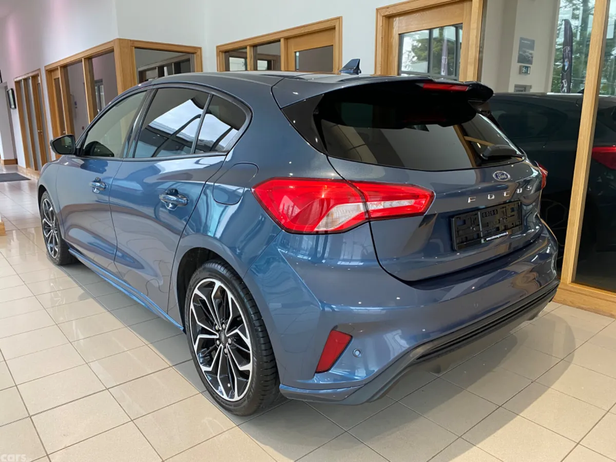 Ford Focus Hatchback, Diesel, 2021, Blue