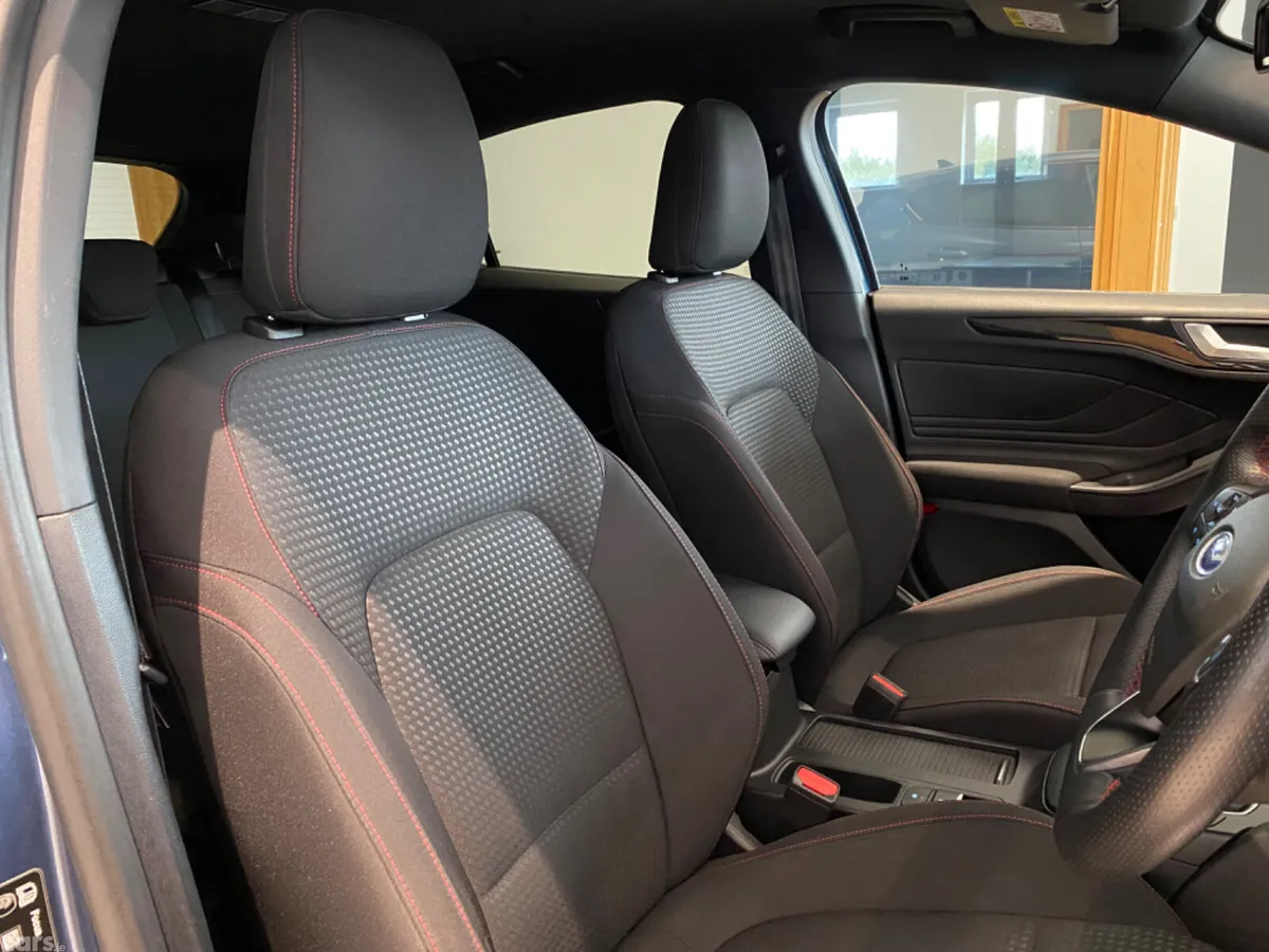 Ford Focus Hatchback, Diesel, 2021, Blue