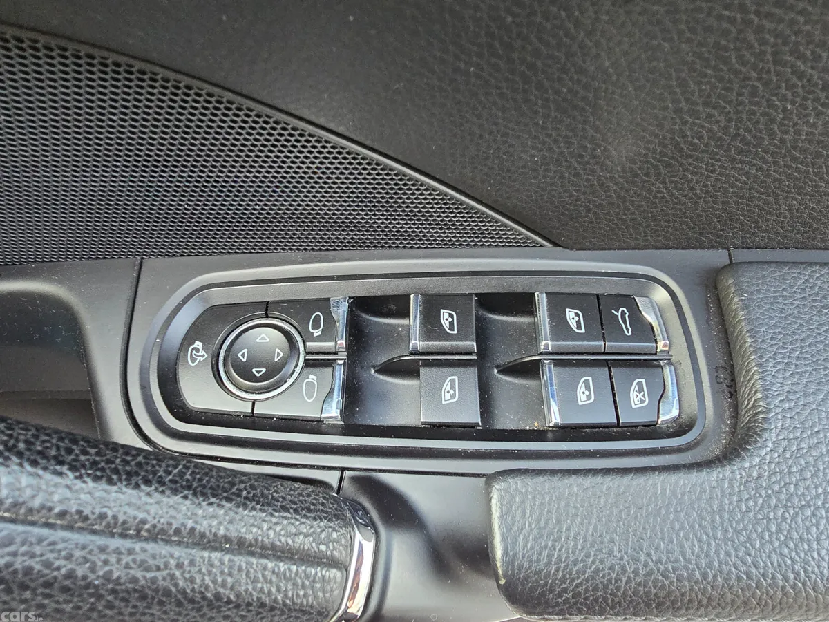 Porsche Cayenne SUV, Petrol Plug-in Hybrid, 2016, Black