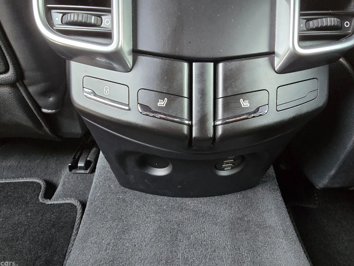 Porsche Cayenne SUV, Petrol Plug-in Hybrid, 2016, Black