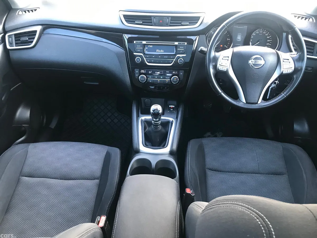 Nissan Qashqai Hatchback, Diesel, 2016, Grey