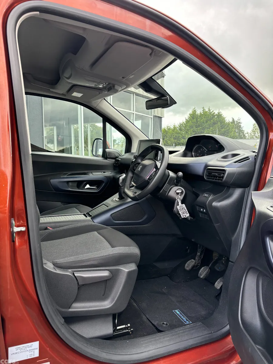 Peugeot Rifter MPV, Diesel, 2019, Gold