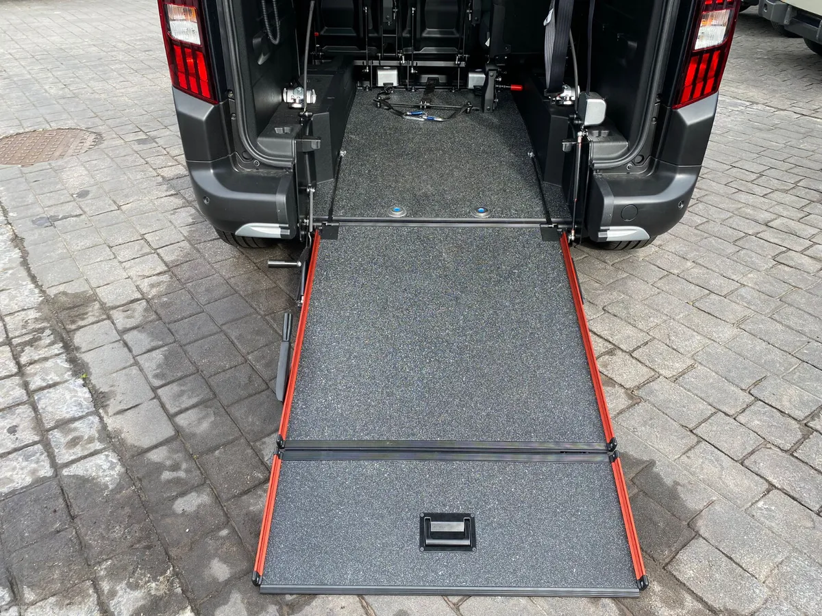 Peugeot Rifter MPV, Diesel, 2024, Grey