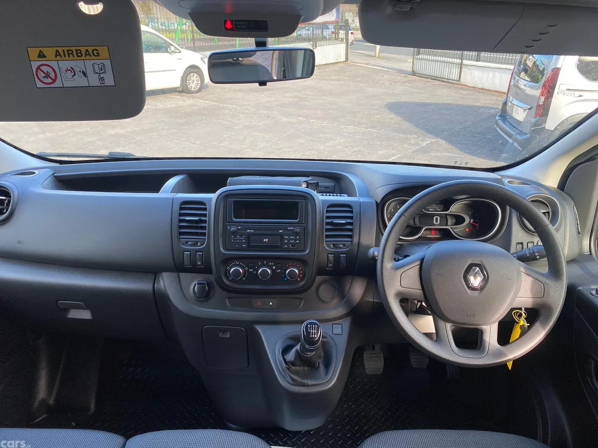 Renault Trafic MPV, Diesel, 2021, Silver