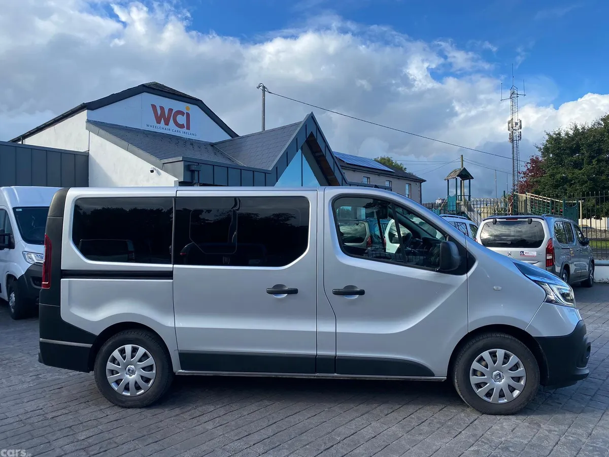 Renault Trafic MPV, Diesel, 2021, Silver