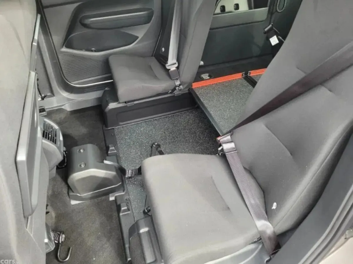 Ford Tourneo Connect MPV, Diesel, 2026, Silver