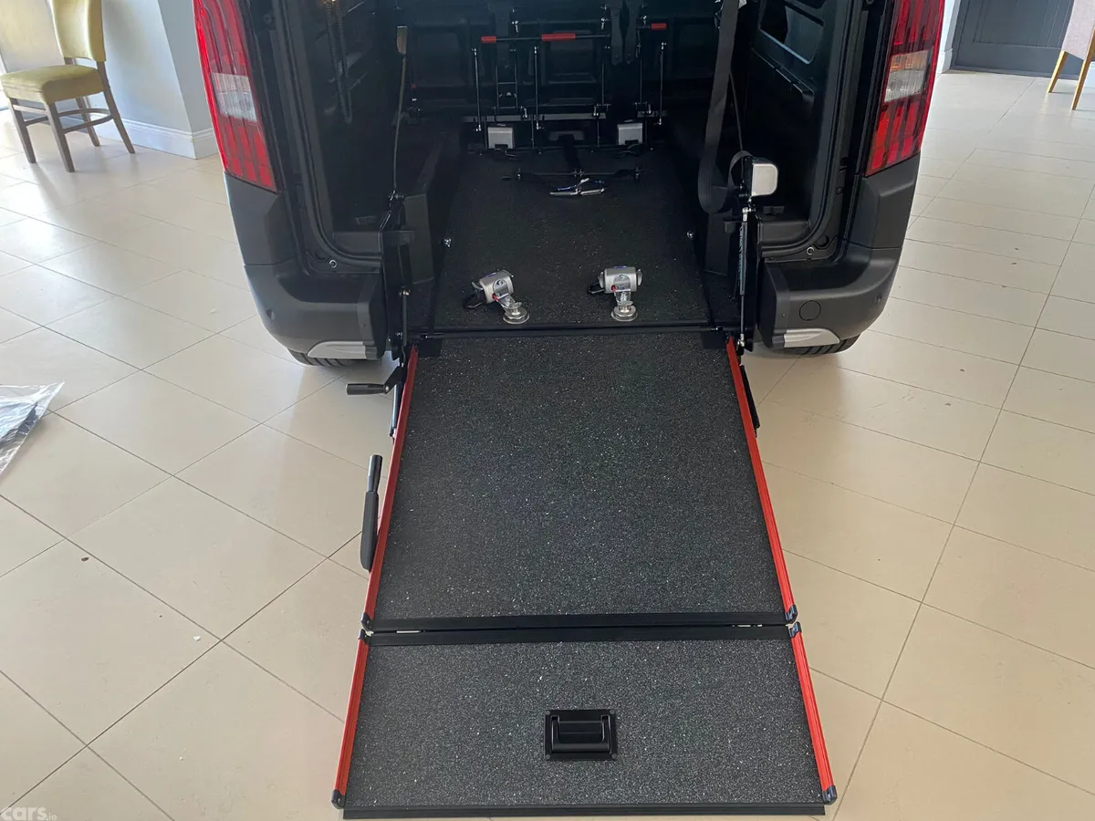 Peugeot Rifter MPV, Diesel, 2026, Black
