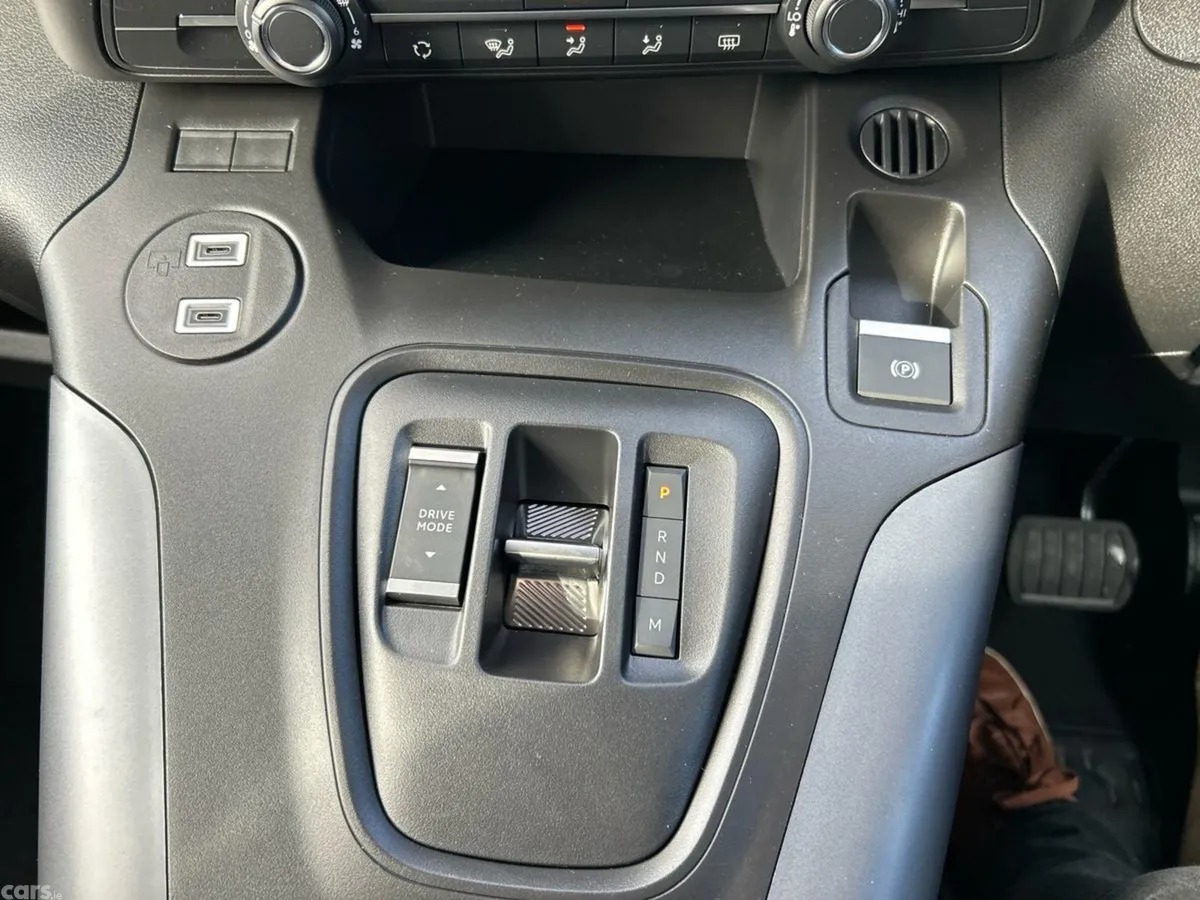 Opel Combo Wheelchair Accessible, Diesel, 2025, Green