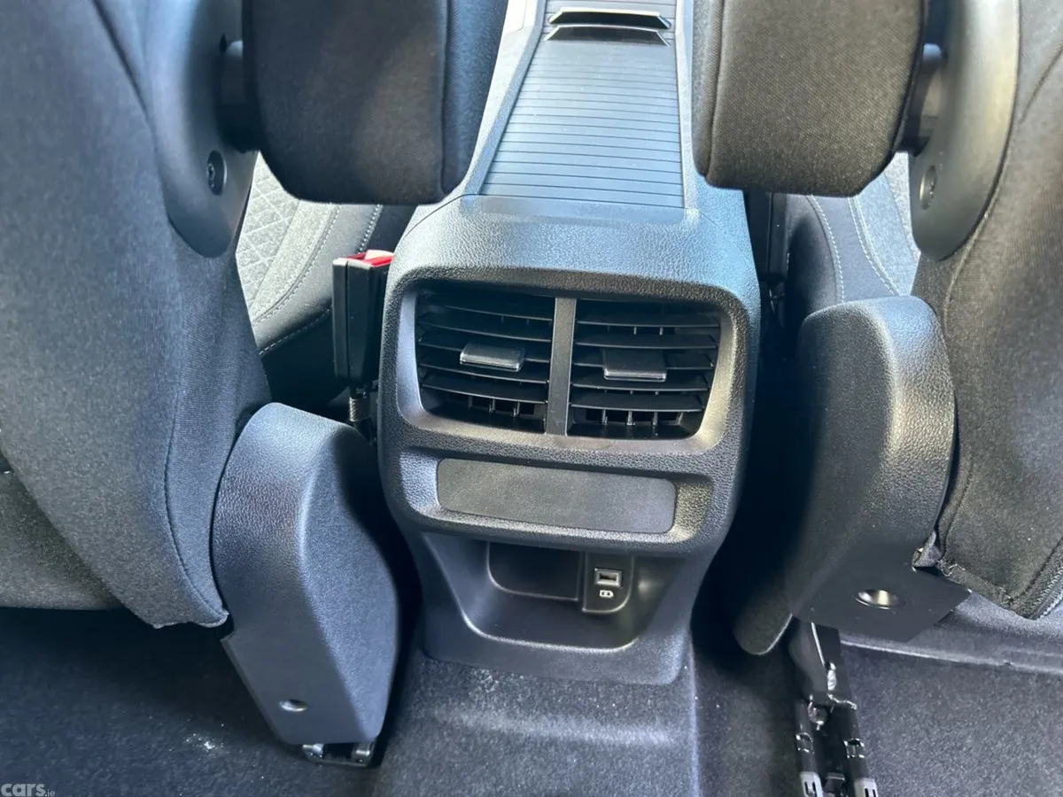 Opel Combo Wheelchair Accessible, Diesel, 2025, Green