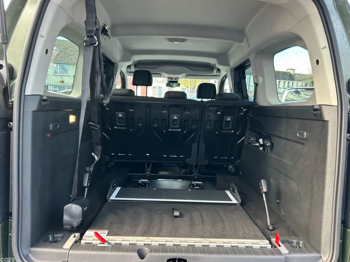 Opel Combo Wheelchair Accessible, Diesel, 2025, Green