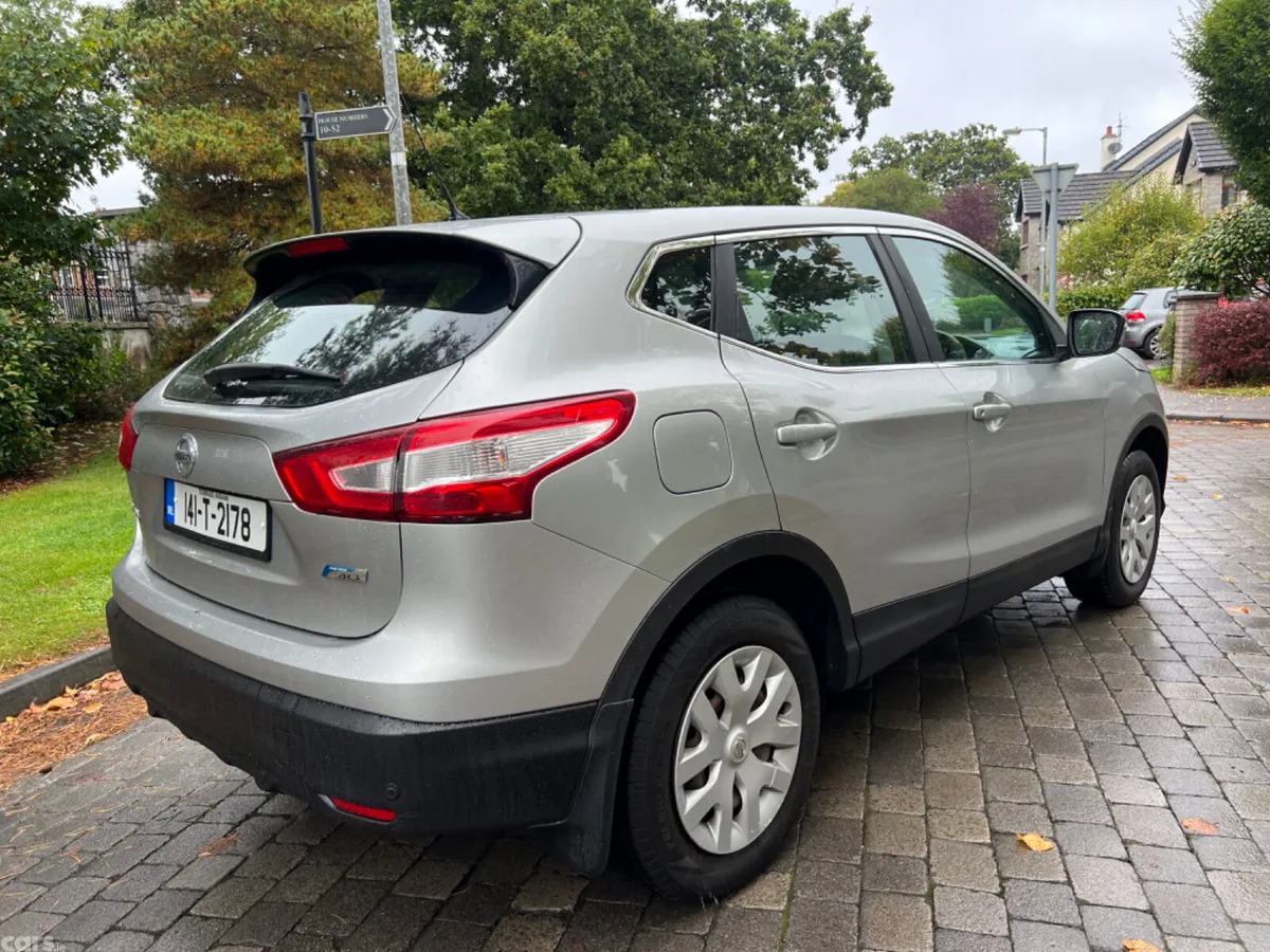 Nissan Qashqai Hatchback, Diesel, 2014, Silver