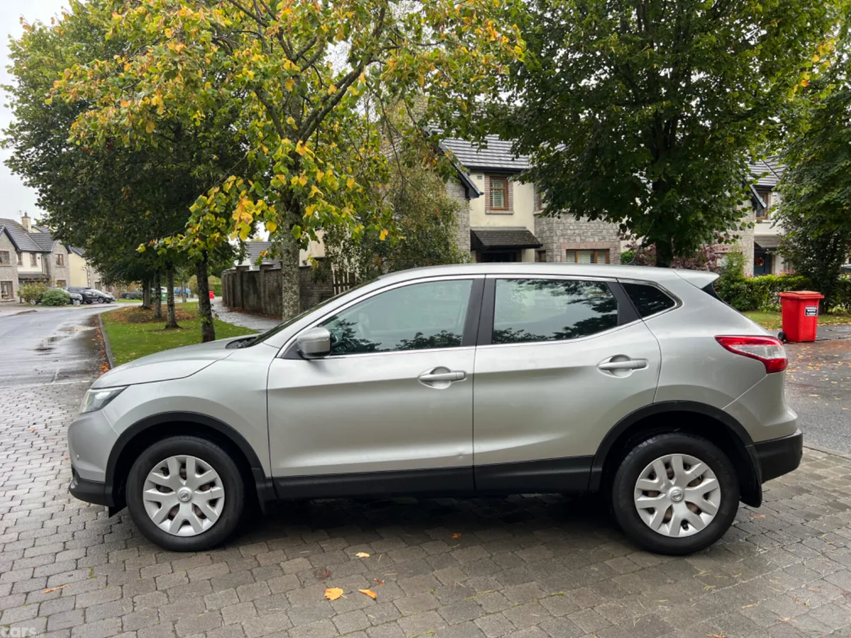 Nissan Qashqai Hatchback, Diesel, 2014, Silver