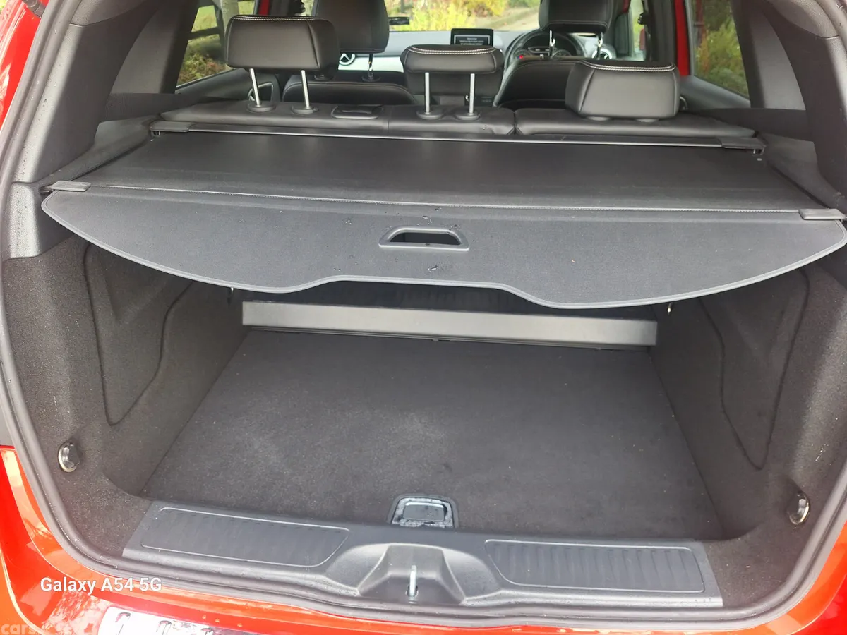 Mercedes-Benz B-Class Hatchback, Petrol, 2018, Red