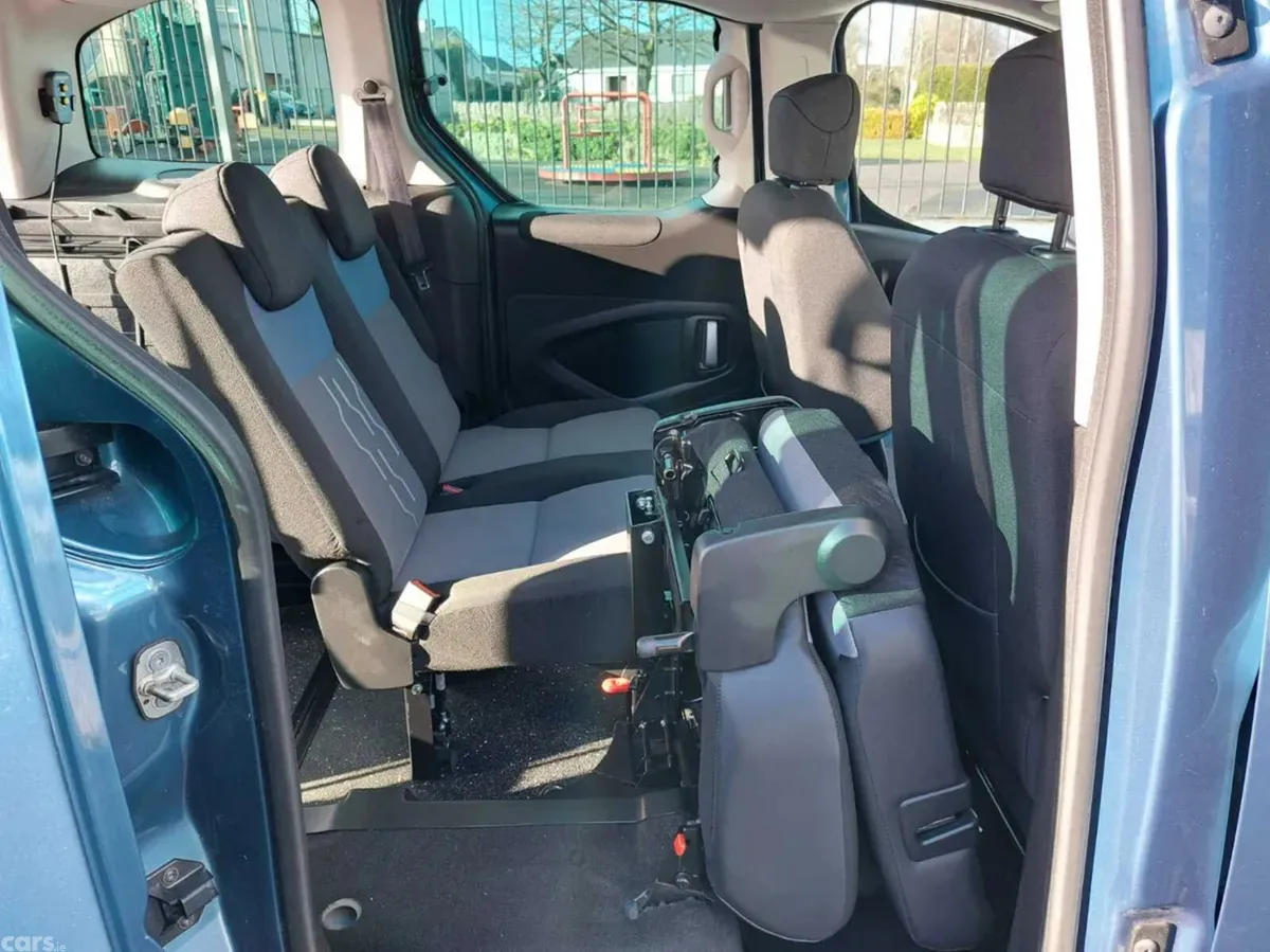 Peugeot Partner Tepee MPV, Diesel, 2018, Blue