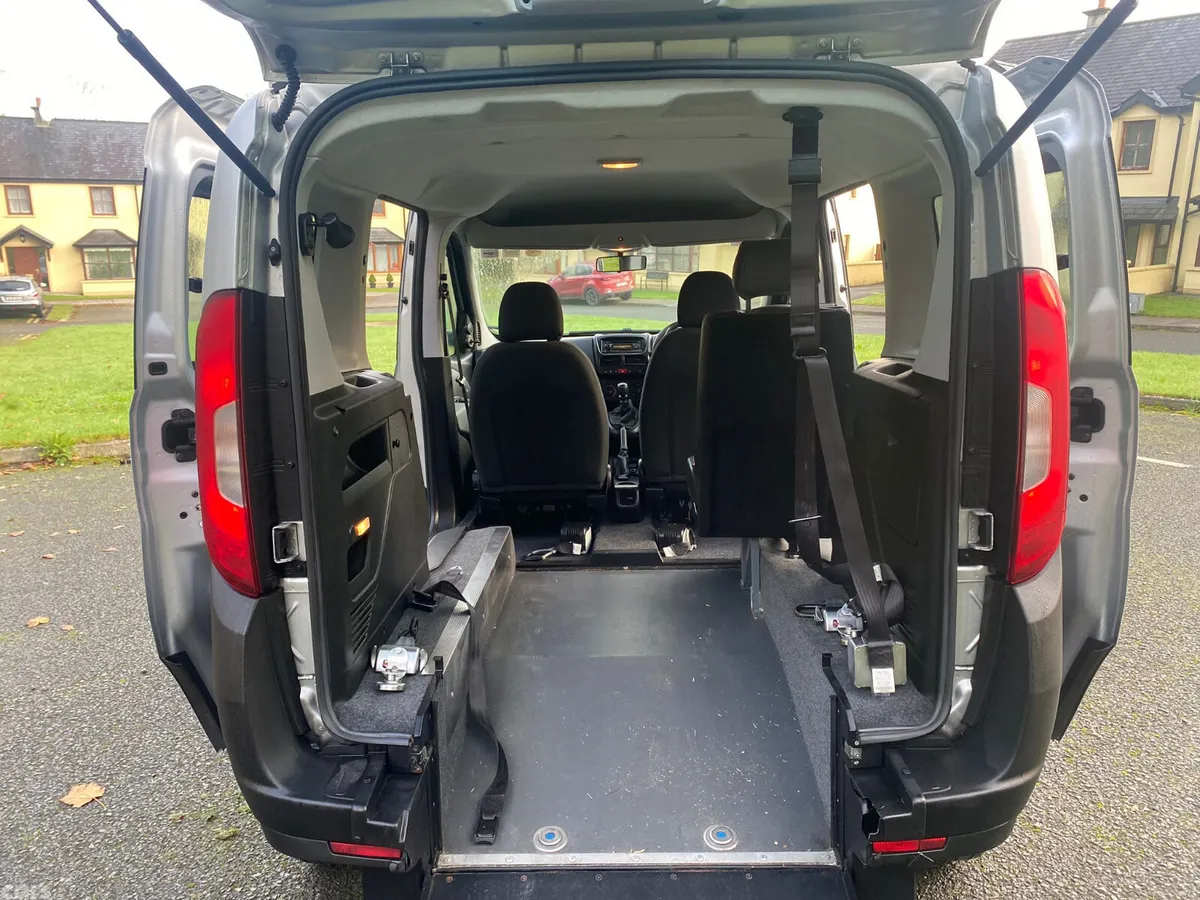 Fiat Doblo MPV, Petrol, 2017, Silver
