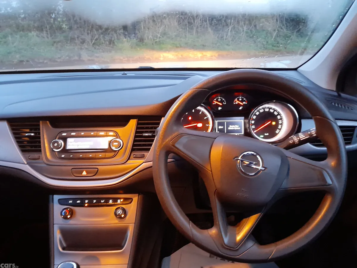 Opel Astra Hatchback, Petrol, 2016, Black