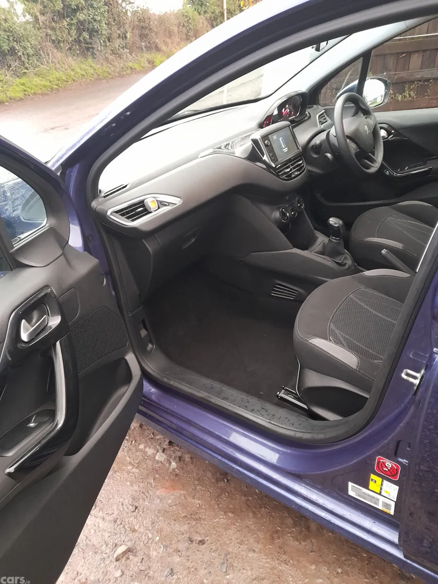 Peugeot 208 Hatchback, Petrol, 2015, Blue