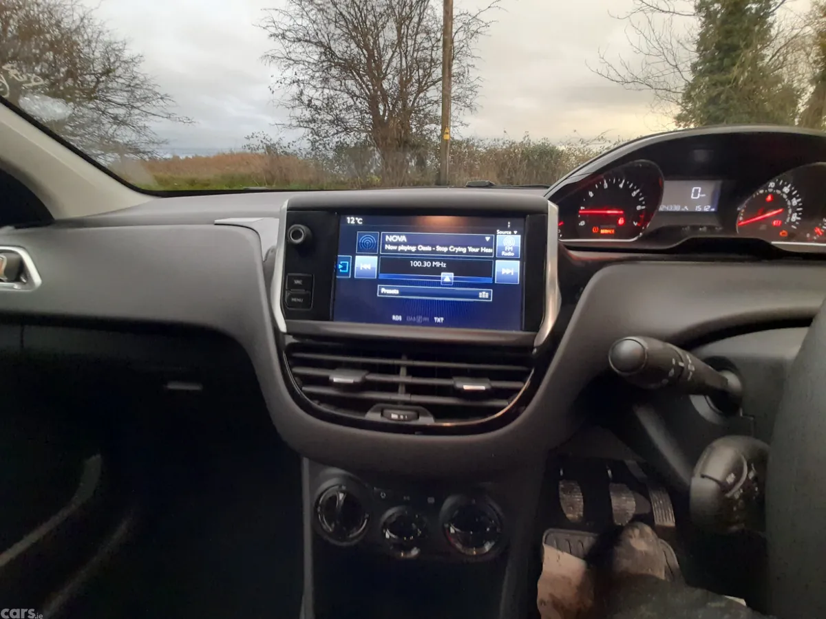 Peugeot 208 Hatchback, Petrol, 2015, Blue