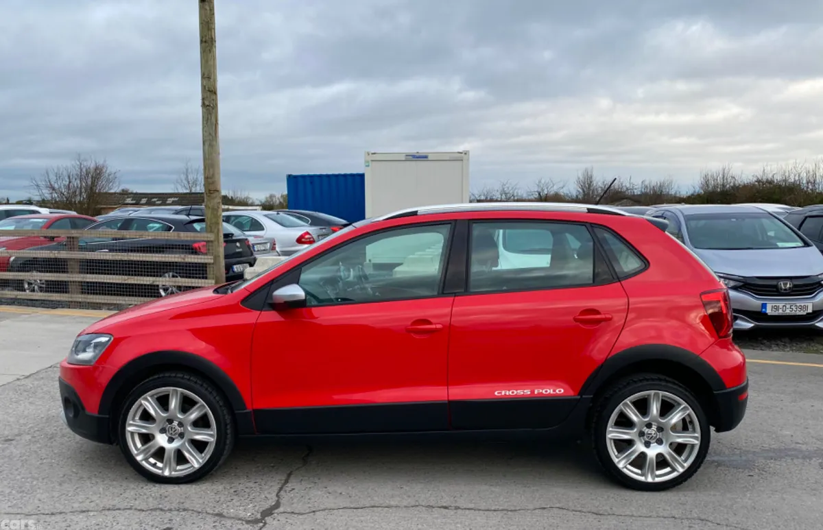 Volkswagen Polo Hatchback, Petrol, 2015, Red