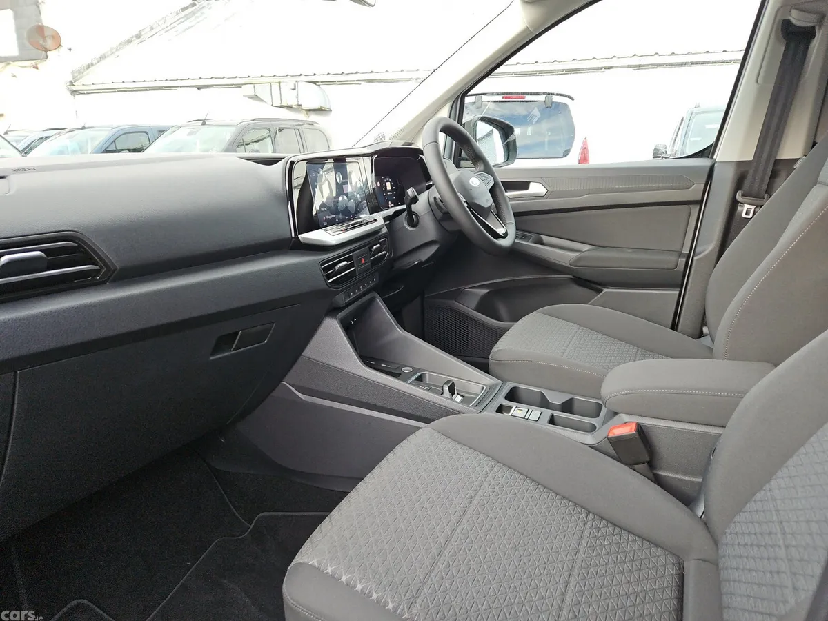 Ford Tourneo Connect MPV, Diesel, 2025, Yellow