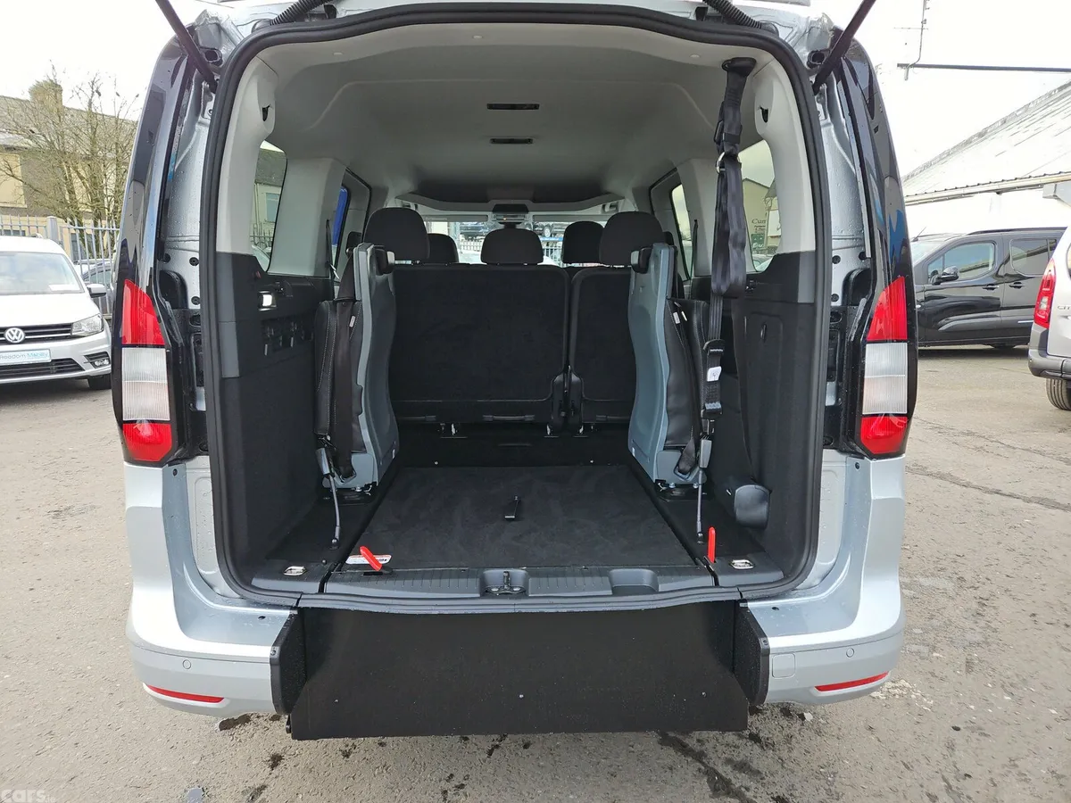 Ford Tourneo Connect MPV, Diesel, 2025, Yellow