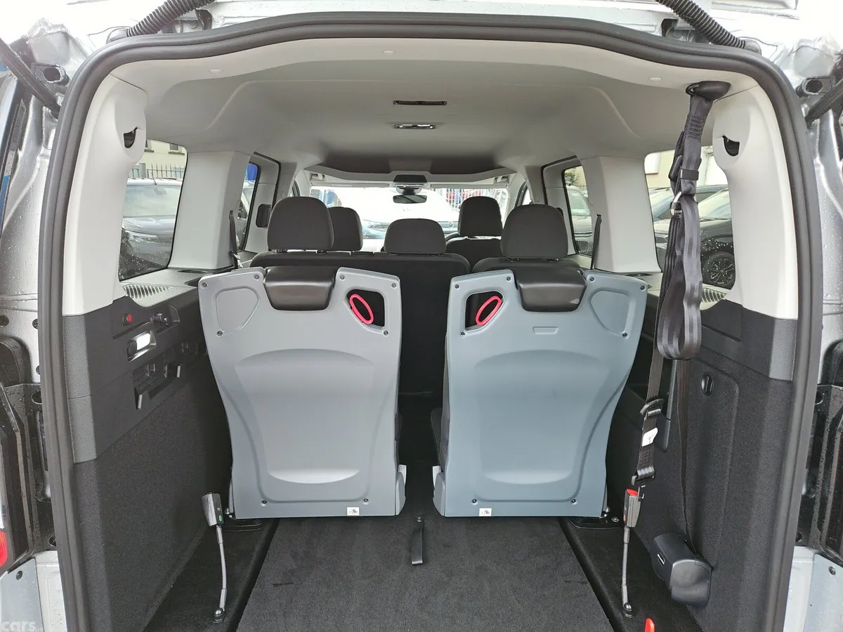Ford Tourneo Connect MPV, Diesel, 2025, Yellow