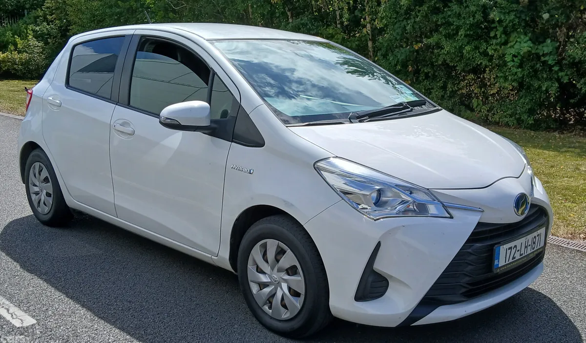 Toyota Vitz Hatchback, Petrol Hybrid, 2017, White