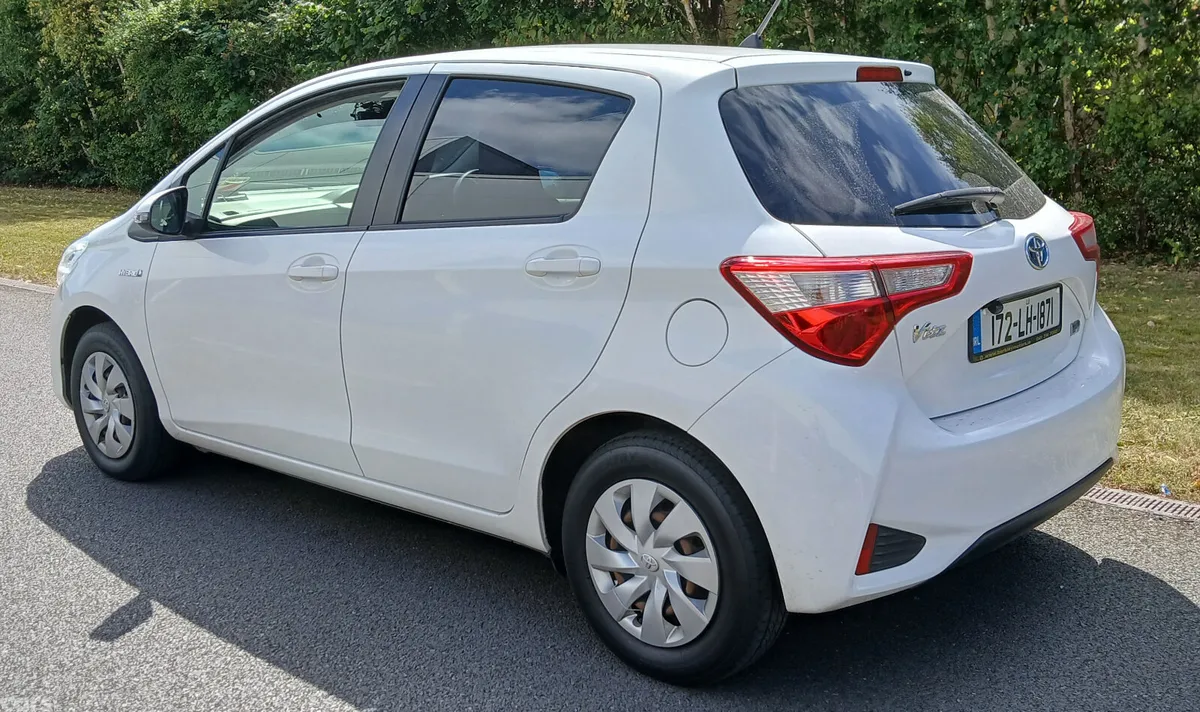 Toyota Vitz Hatchback, Petrol Hybrid, 2017, White