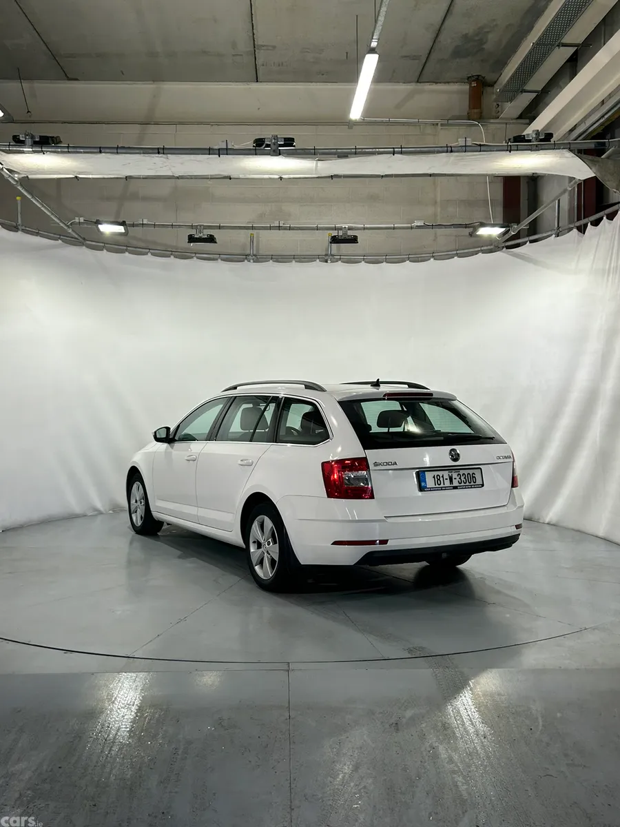 Skoda Octavia Estate, Diesel, 2018, White