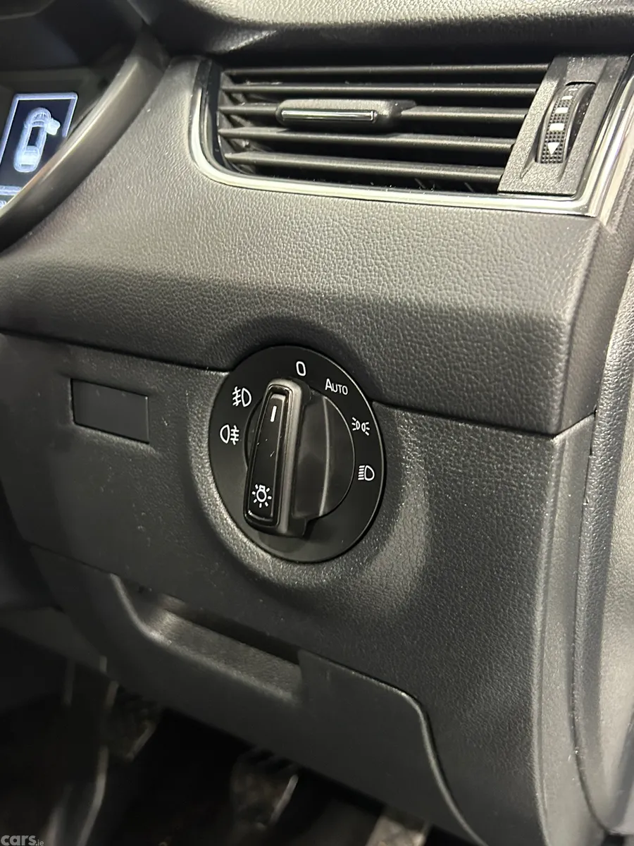 Skoda Octavia Estate, Diesel, 2018, White