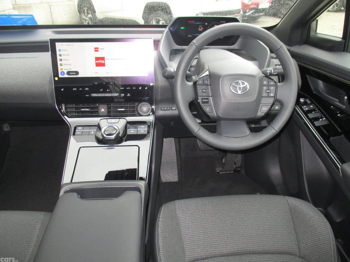Toyota bZ4X Estate/Jeep, Electric, 2026, Grey
