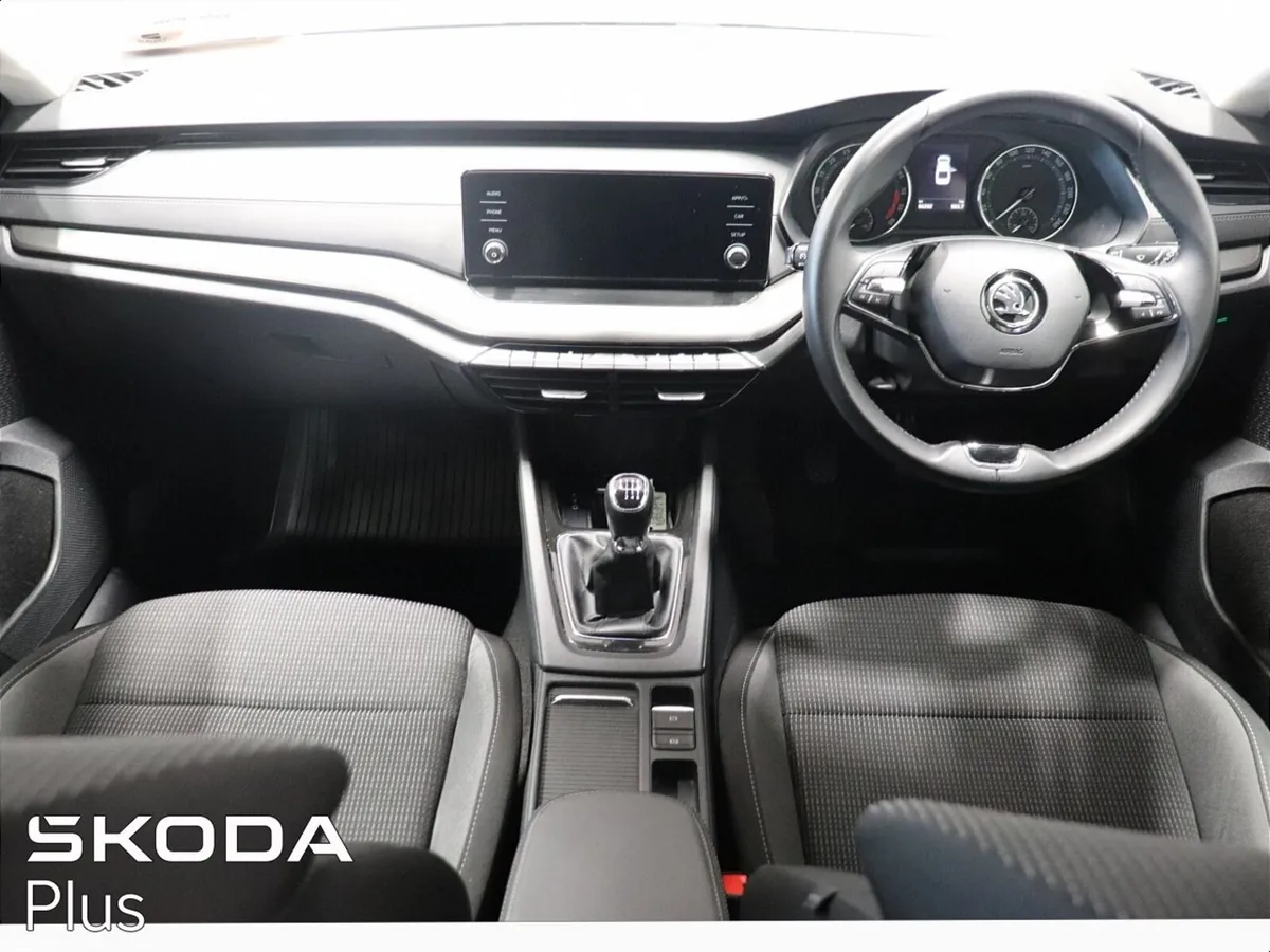 Skoda Octavia Saloon, Petrol, 2023, Grey